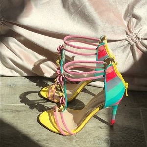 Adorable Chinese Laundry floral heels.